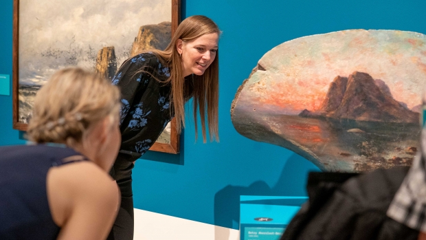 For Betzy var det helt naturlig å male på en hvalskulder.